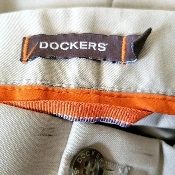 Dockers D3 Khaki Pants 36" x 32" Men's Pleated Front Classic Fit - Picture 2 of 3